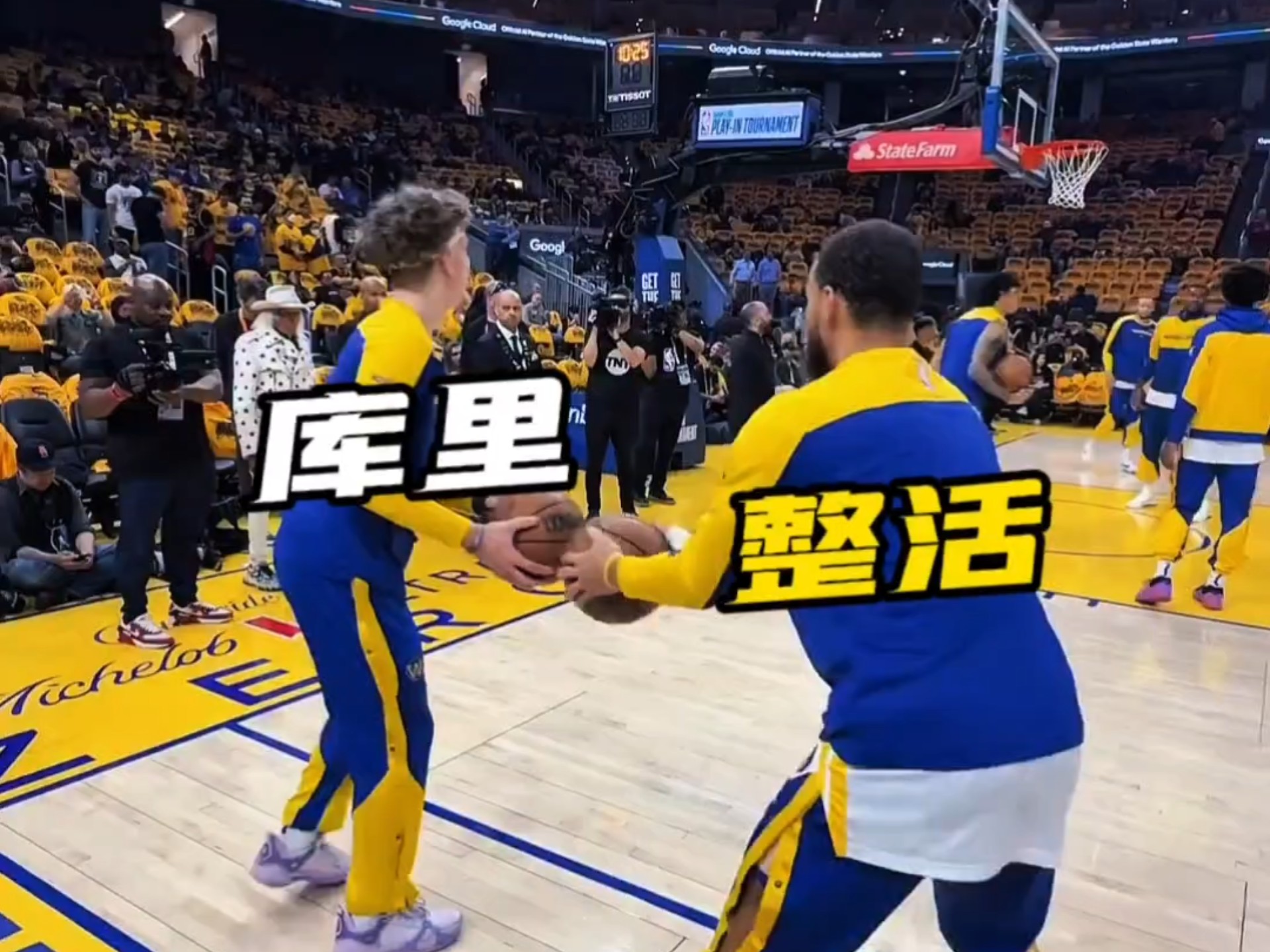 库里伤愈复出，晋级首场表现抢眼，篮网球迷欢呼！