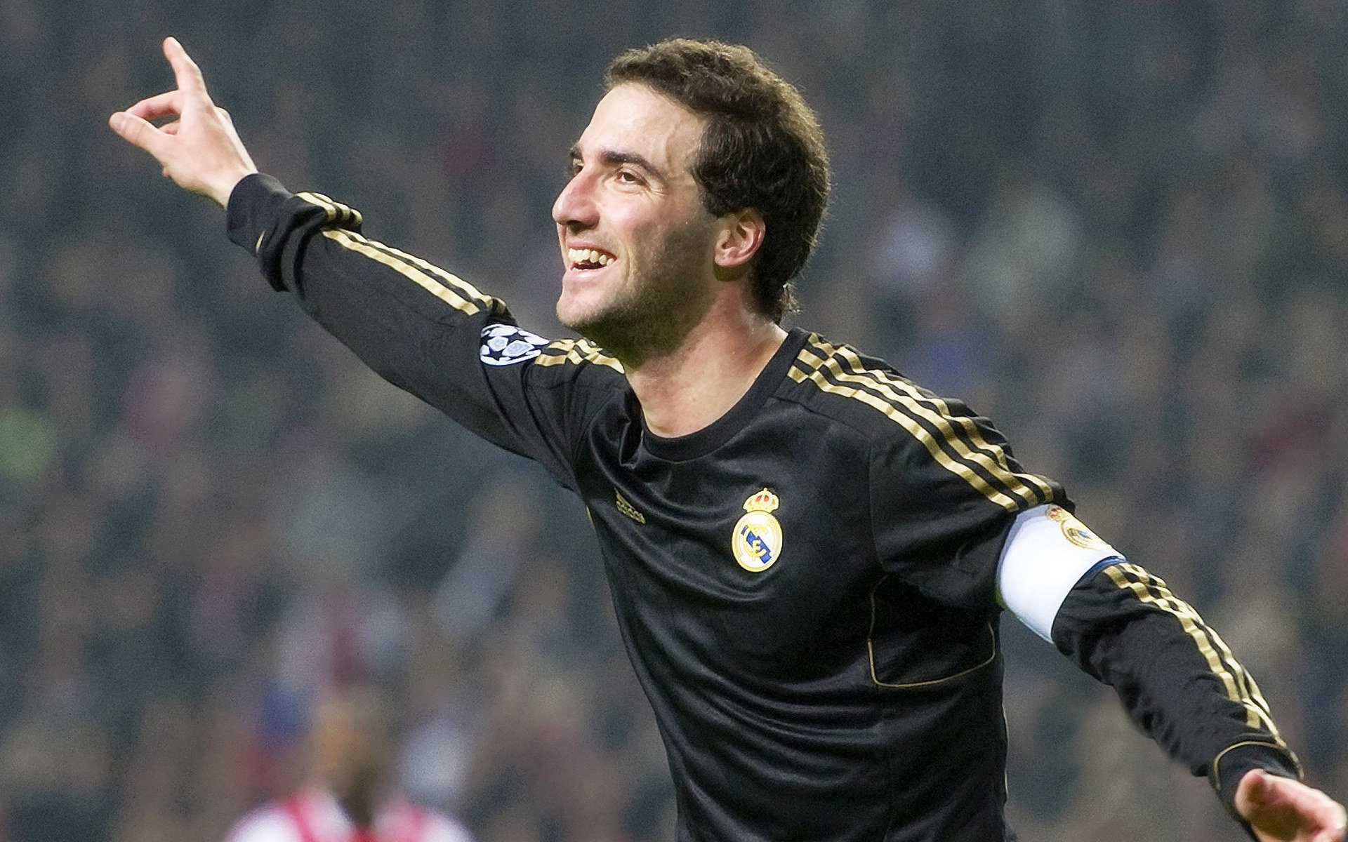 莎拉波娃重要时刻败北，利物浦带队取胜！引发球迷热议