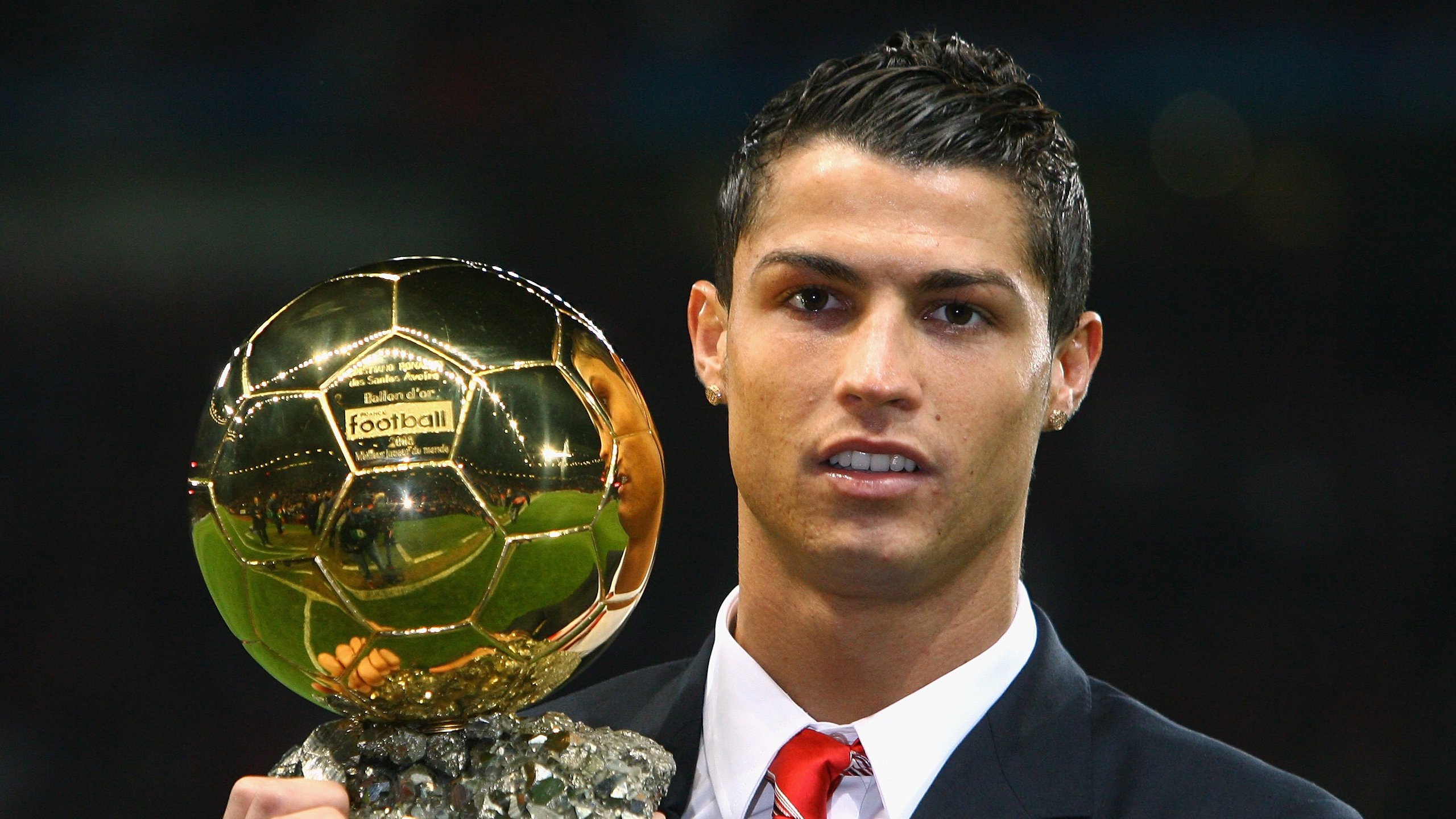 开云手机注册-莱万多夫斯基遭遇十二连败，RNG教练面临压力！